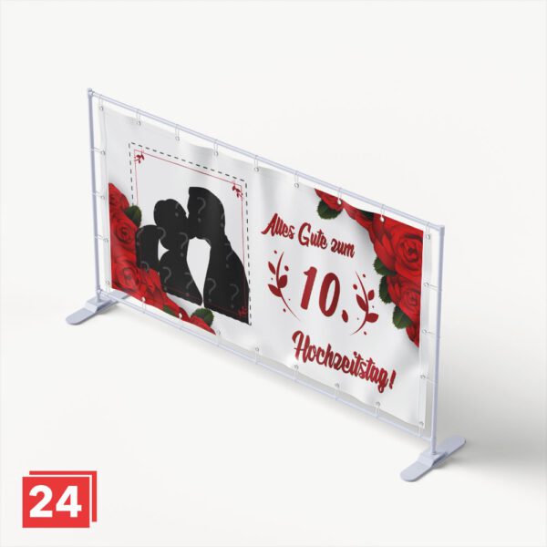 Banner zum Hochzeitstag: romantisches Design mit roten Rosen, Paarmotiv